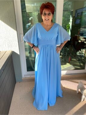 Light Blue Maxi Dress with V-Neck and Short Sleeves